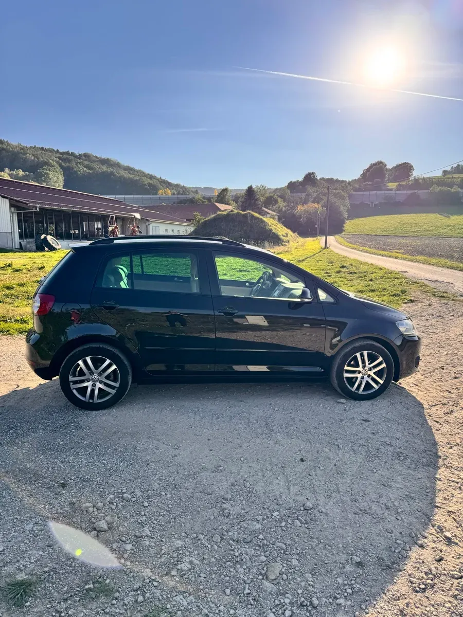 Volkswagen Golf 2010 photo 2