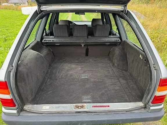 Mercedes-Benz 300 Te-24 1990 photo 5