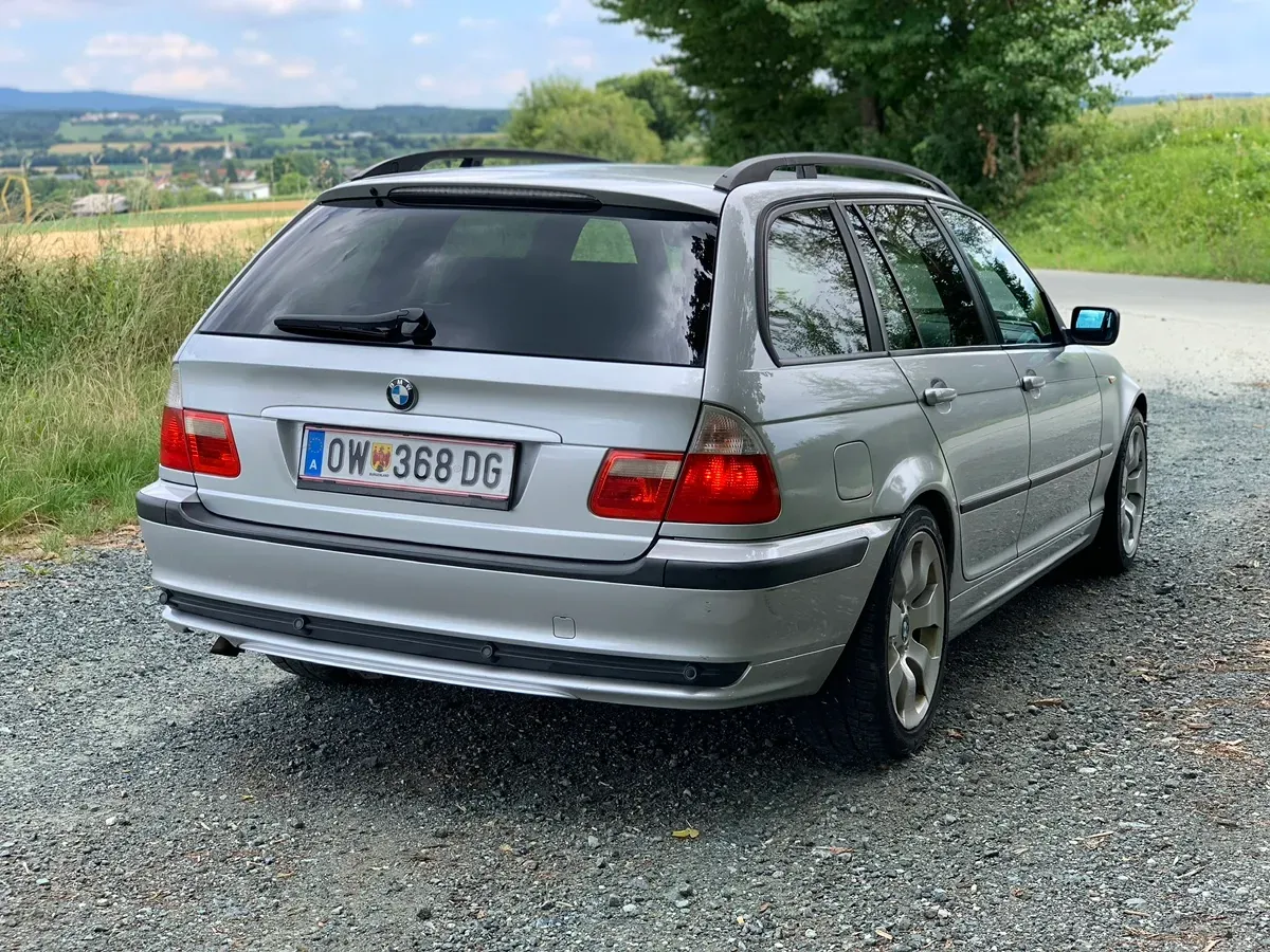 BMW 3 Series 2004 photo 2