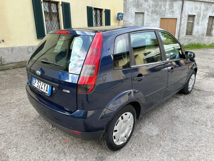 Ford Fiesta 2004 photo 5
