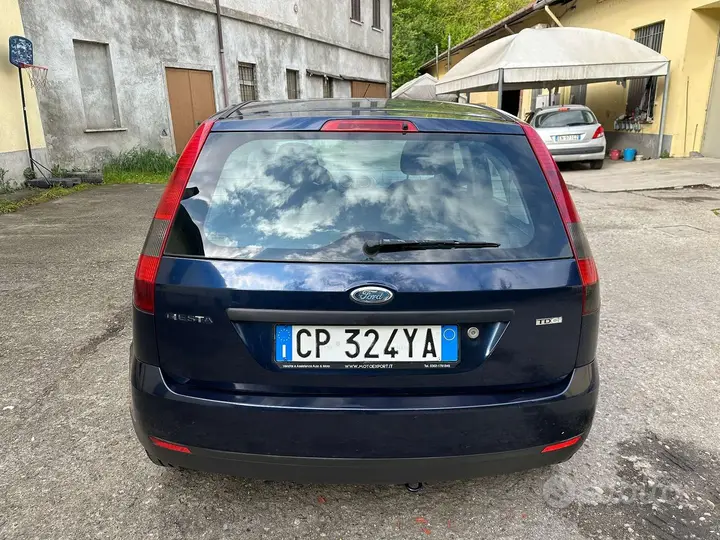 Ford Fiesta 2004 photo 4