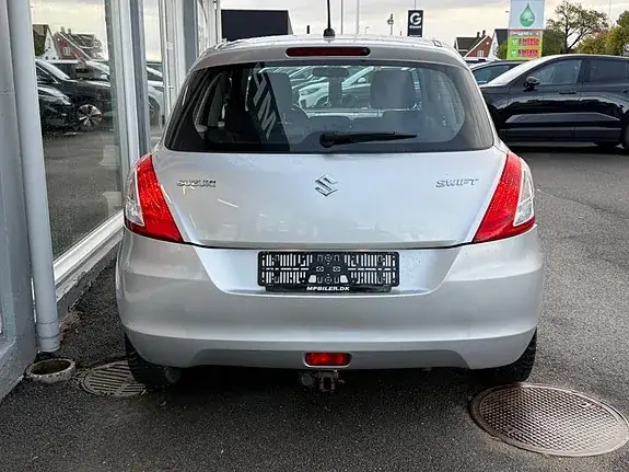 Suzuki Swift 2011 photo 5