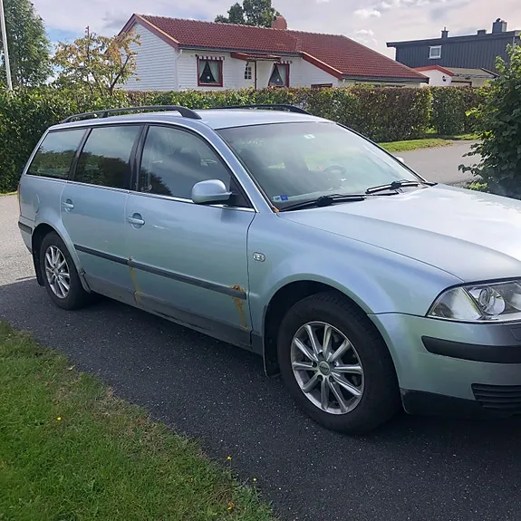 Volkswagen Passat 2002 photo 2