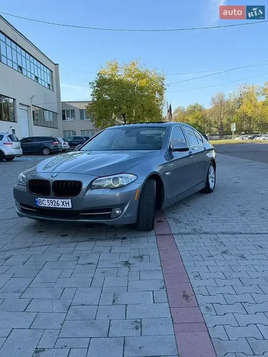 BMW 5 Series 2012 photo 2