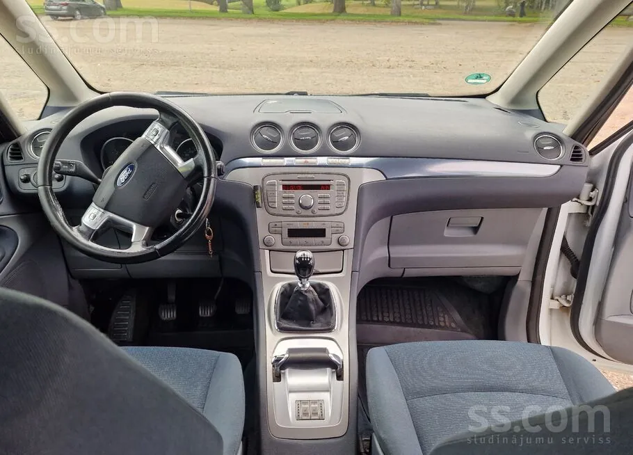 Ford Galaxy 2009 photo 2