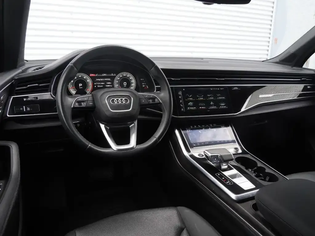 Audi Q7 2023 photo 2