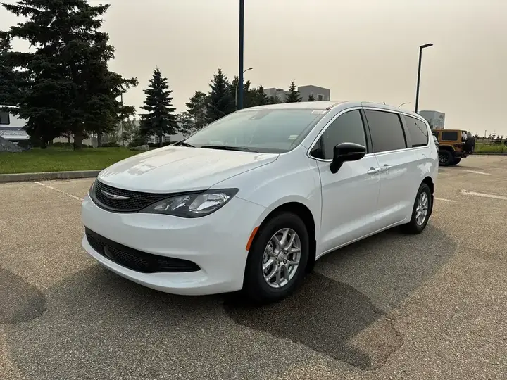 Chrysler Grand Caravan 2027 photo 3