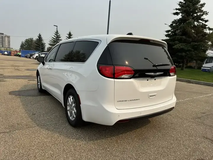 Chrysler Grand Caravan 2027 photo 5