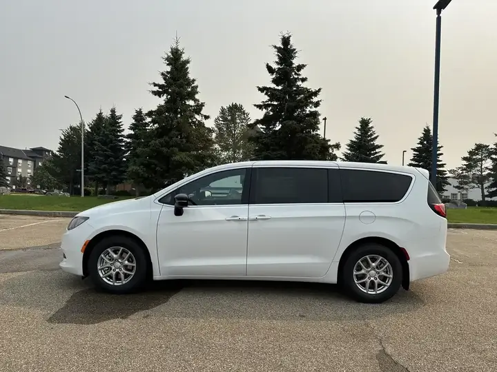 Chrysler Grand Caravan 2027 photo 4