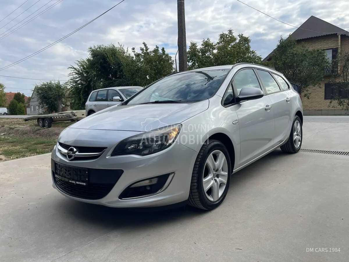 Opel Astra 2013 photo 2