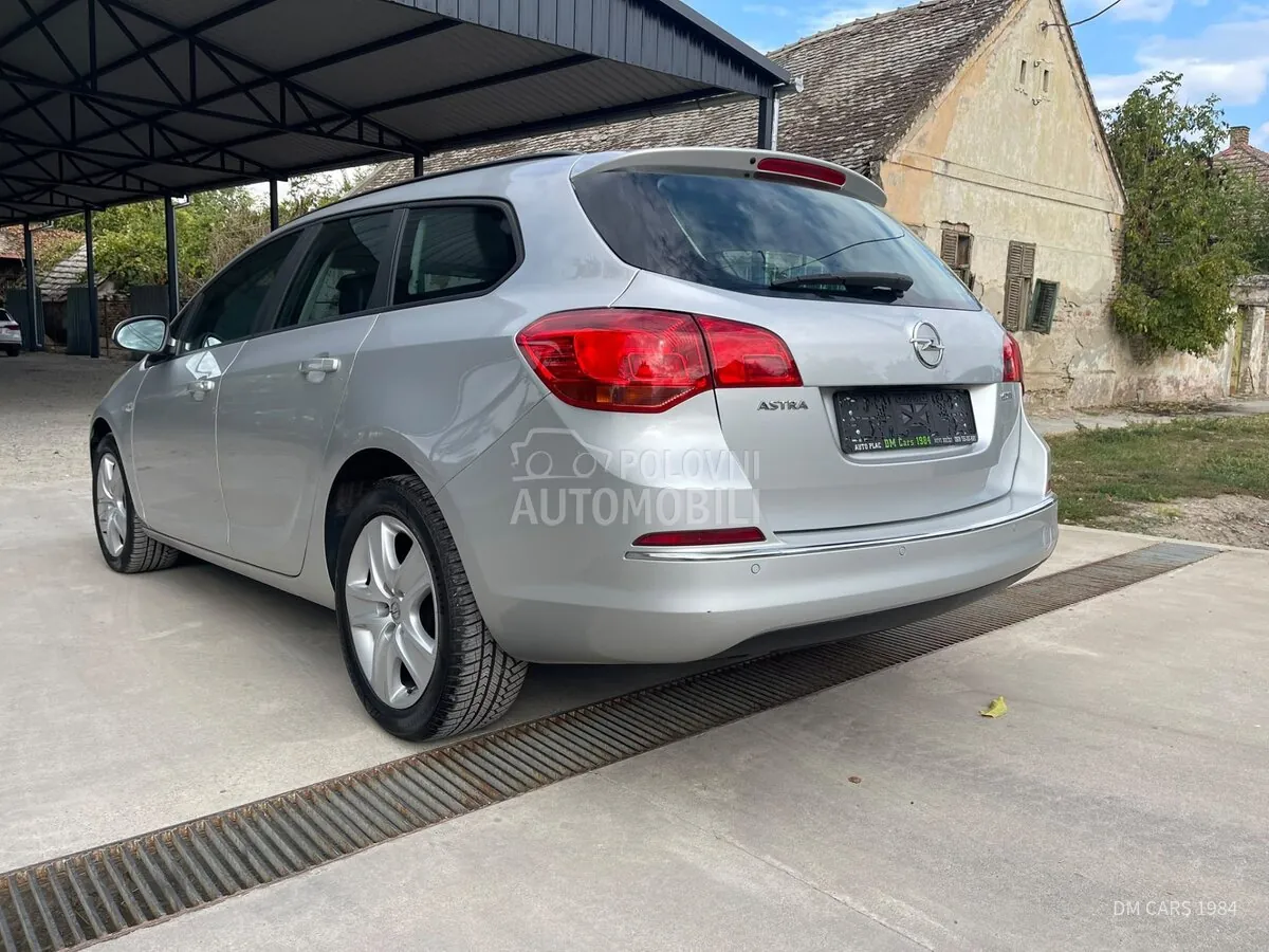 Opel Astra 2013 photo 5