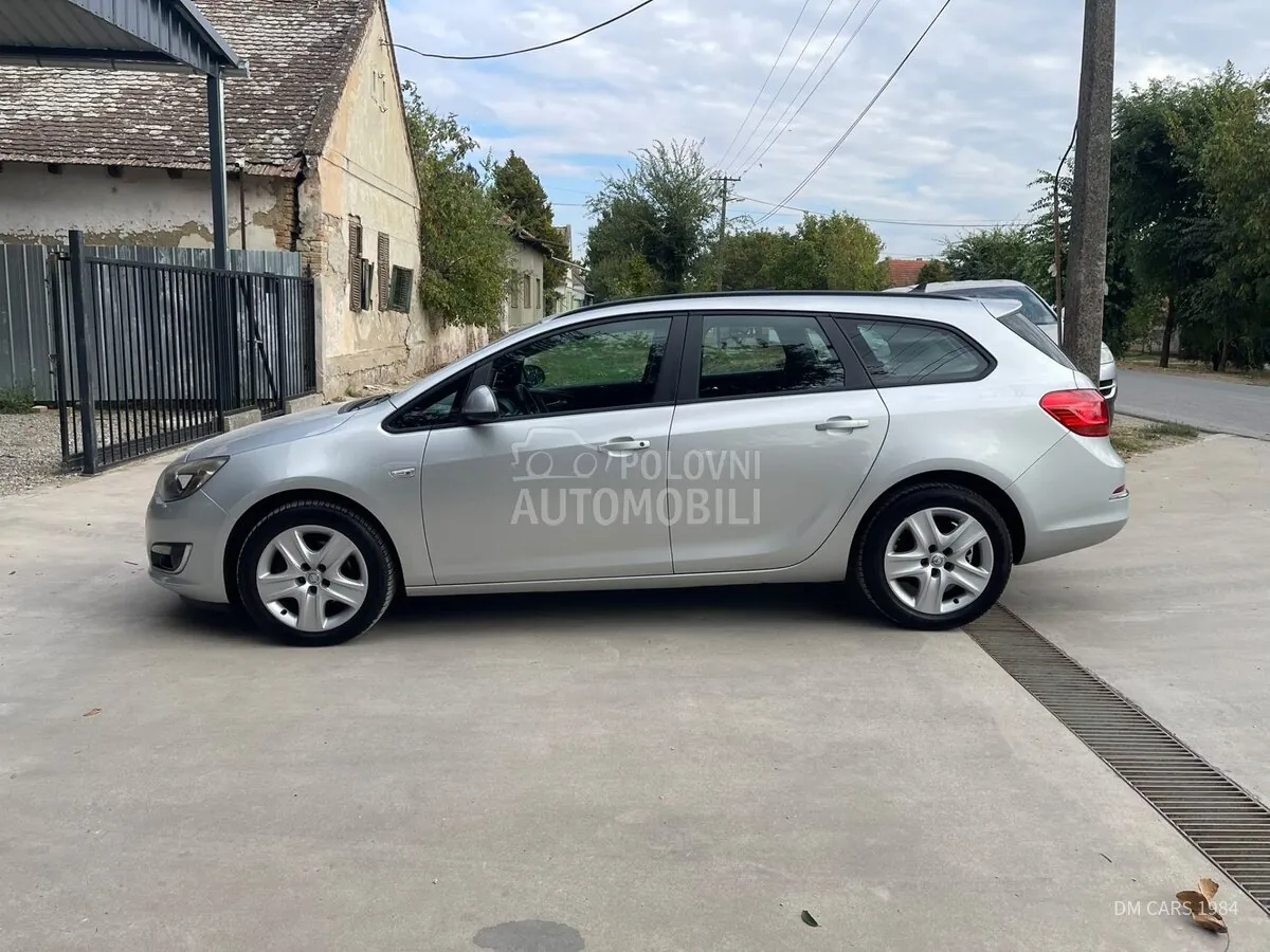Opel Astra 2013 photo 3