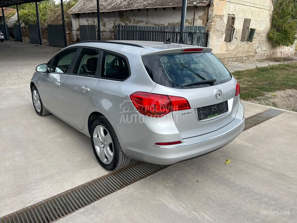 Opel Astra 2013 photo 4