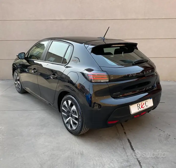 Peugeot 208 2025 photo 3