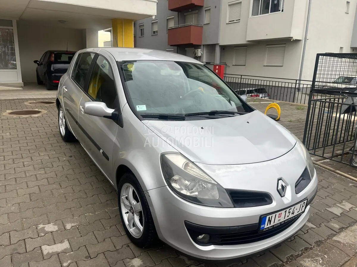 Renault Clio 2006 photo 2