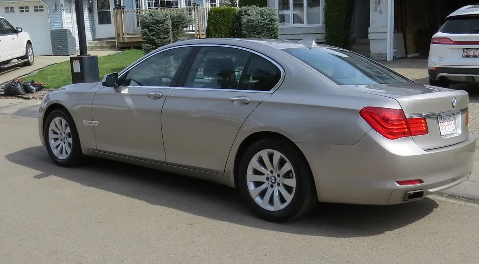 BMW 7 Series 2011 photo 4