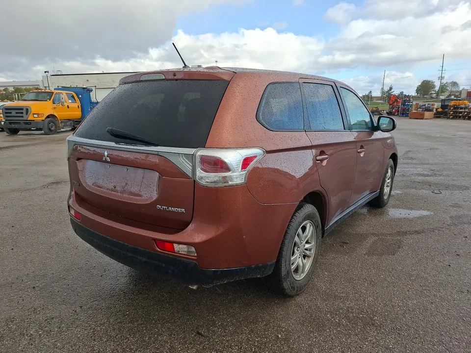 Mitsubishi Outlander 2014 photo 5