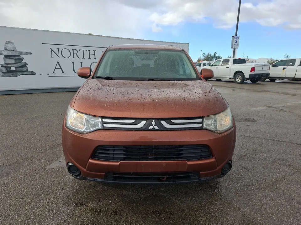 Mitsubishi Outlander 2014 photo 2