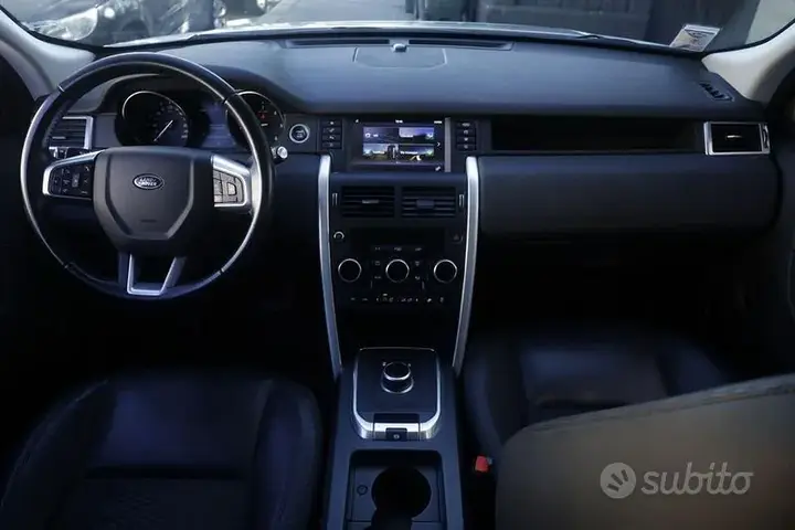 Land Rover Discovery Sport 2017 photo 2