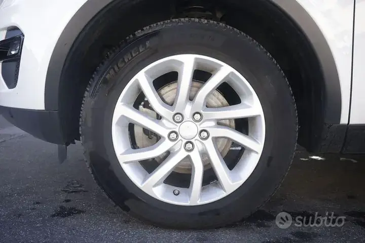 Land Rover Discovery Sport 2017 photo 5