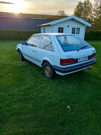 Mazda 323 1988 photo 3