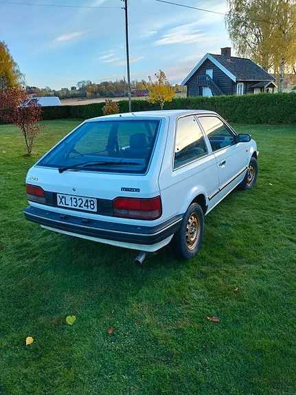 Mazda 323 1988 photo 4