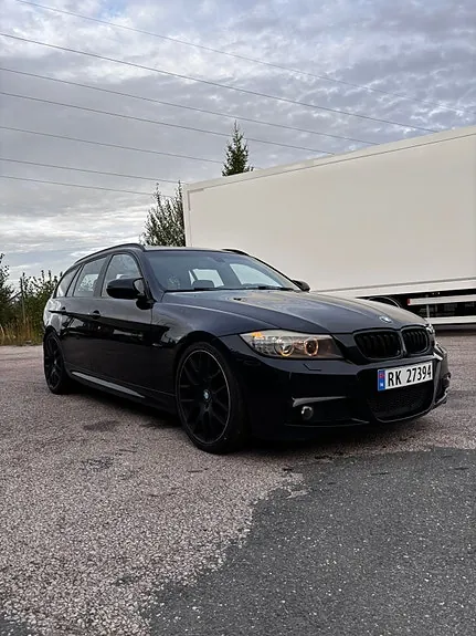 BMW 3 Series 2010 photo 3