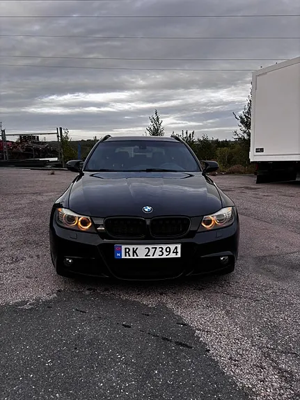 BMW 3 Series 2010 photo 2