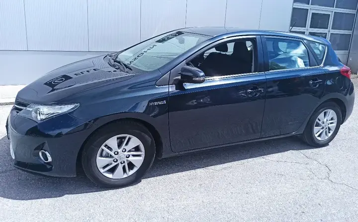 Toyota Auris 2013 photo 2