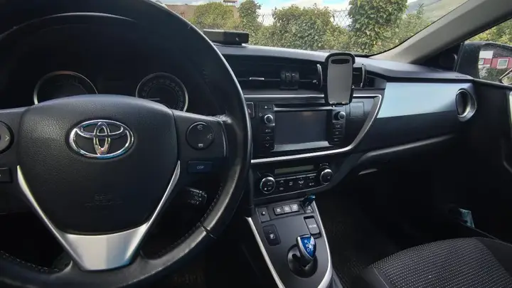 Toyota Auris 2013 photo 3
