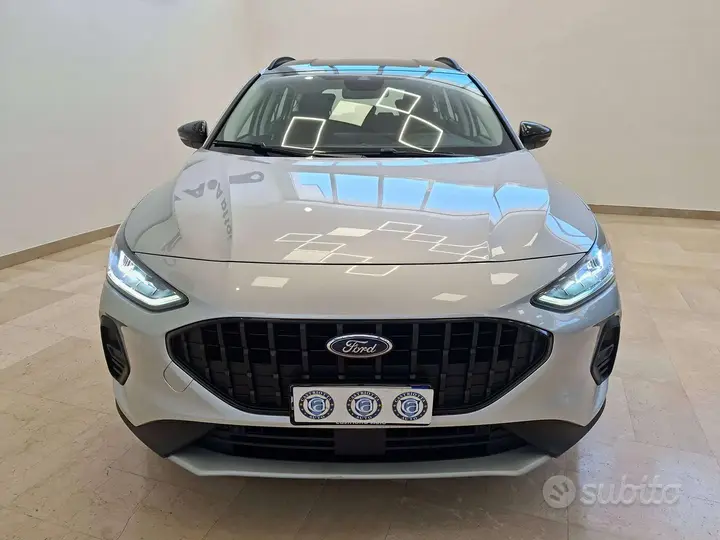 Ford Focus 2022 photo 2