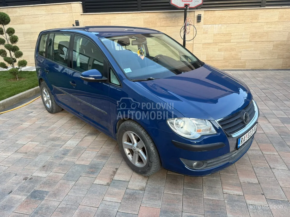 Volkswagen Touran 2010 photo 3