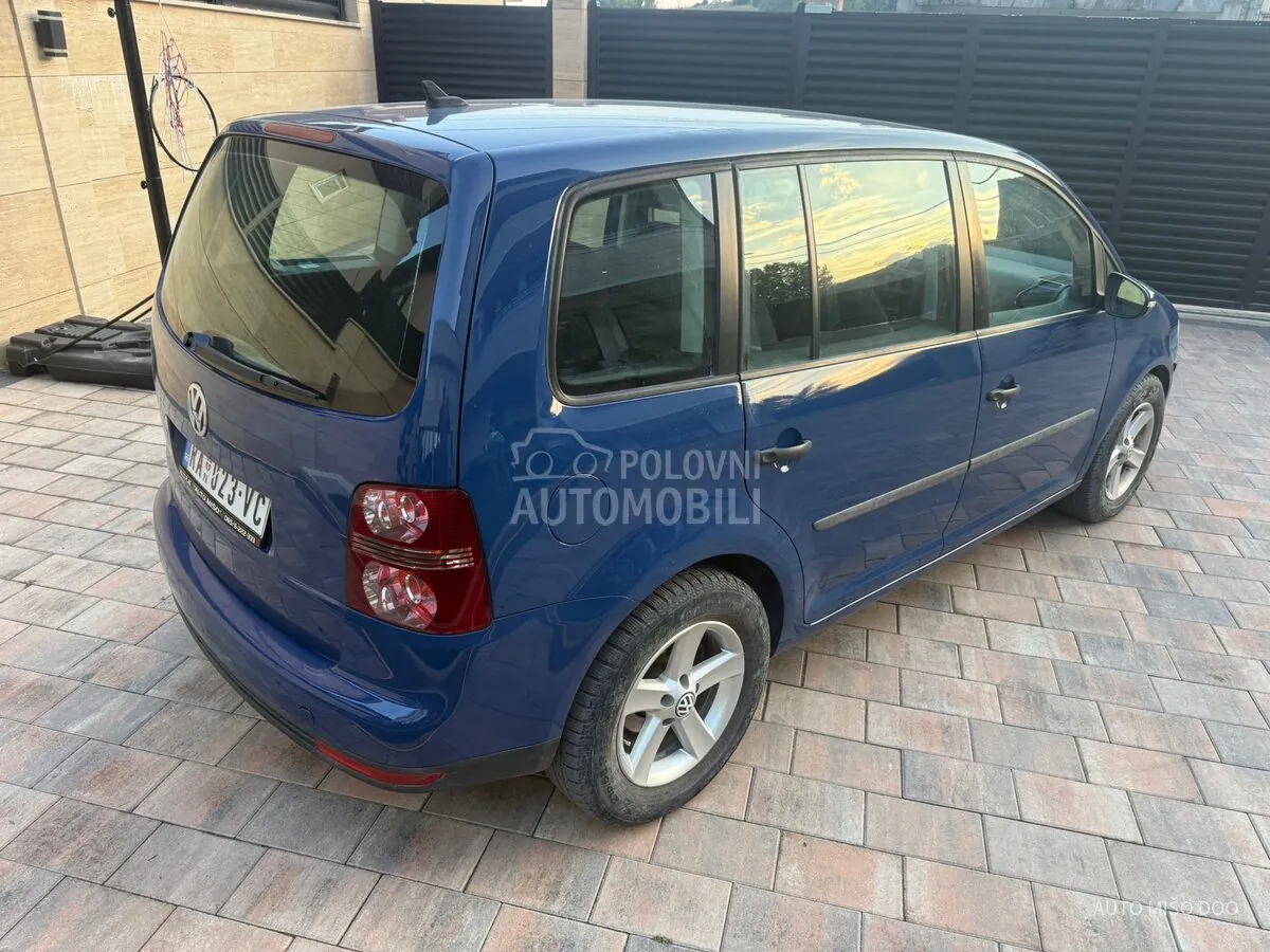 Volkswagen Touran 2010 photo 5