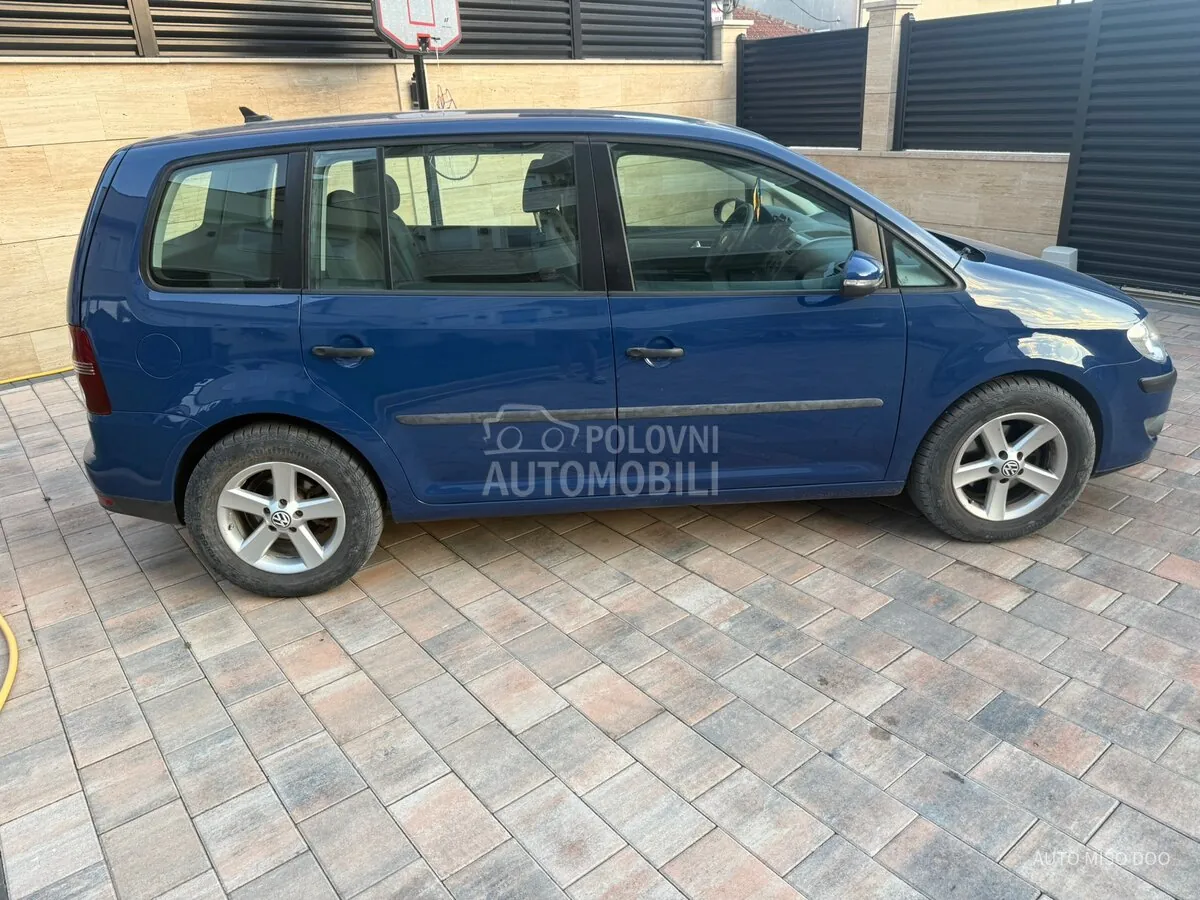 Volkswagen Touran 2010 photo 4