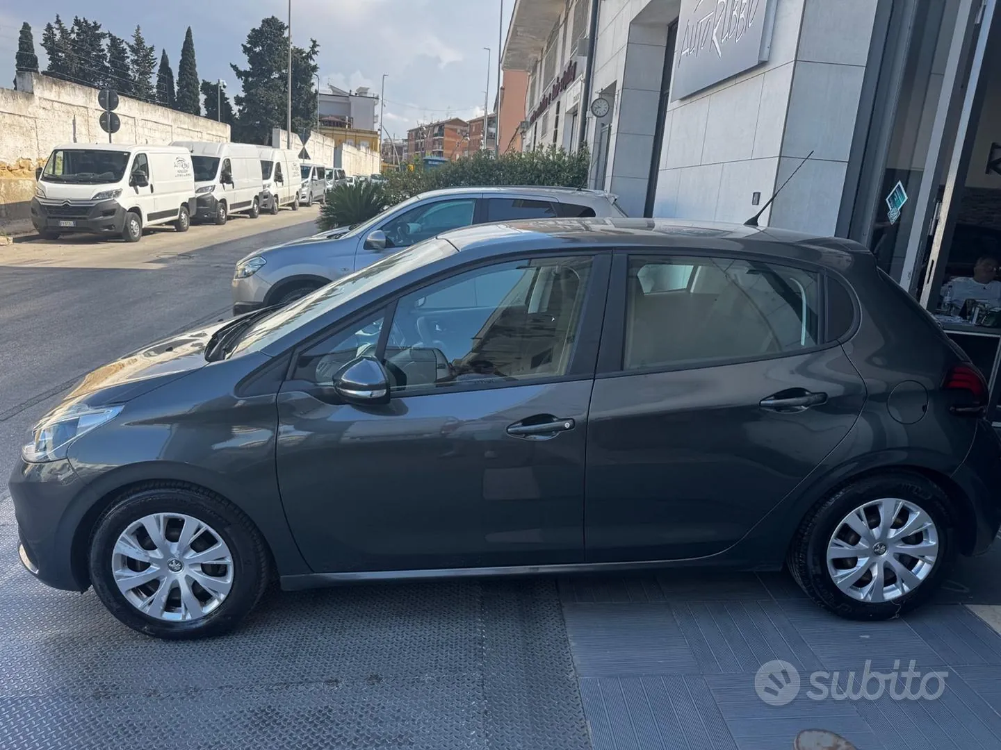 Peugeot 208 2015 photo 5