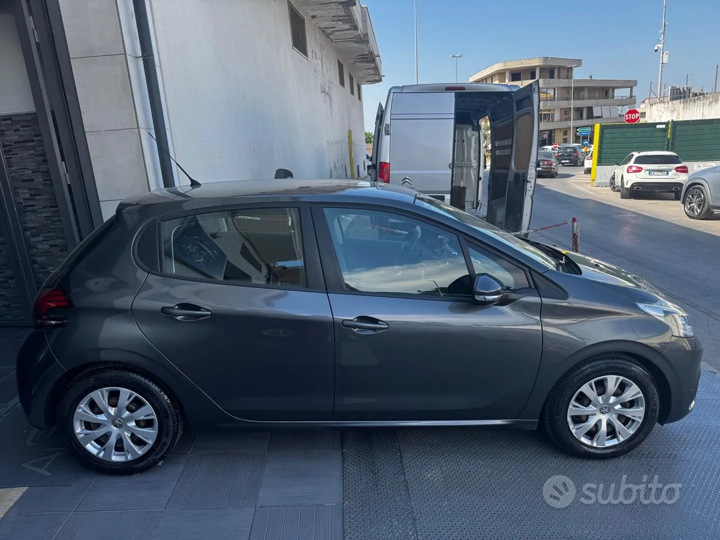 Peugeot 208 2015 photo 4