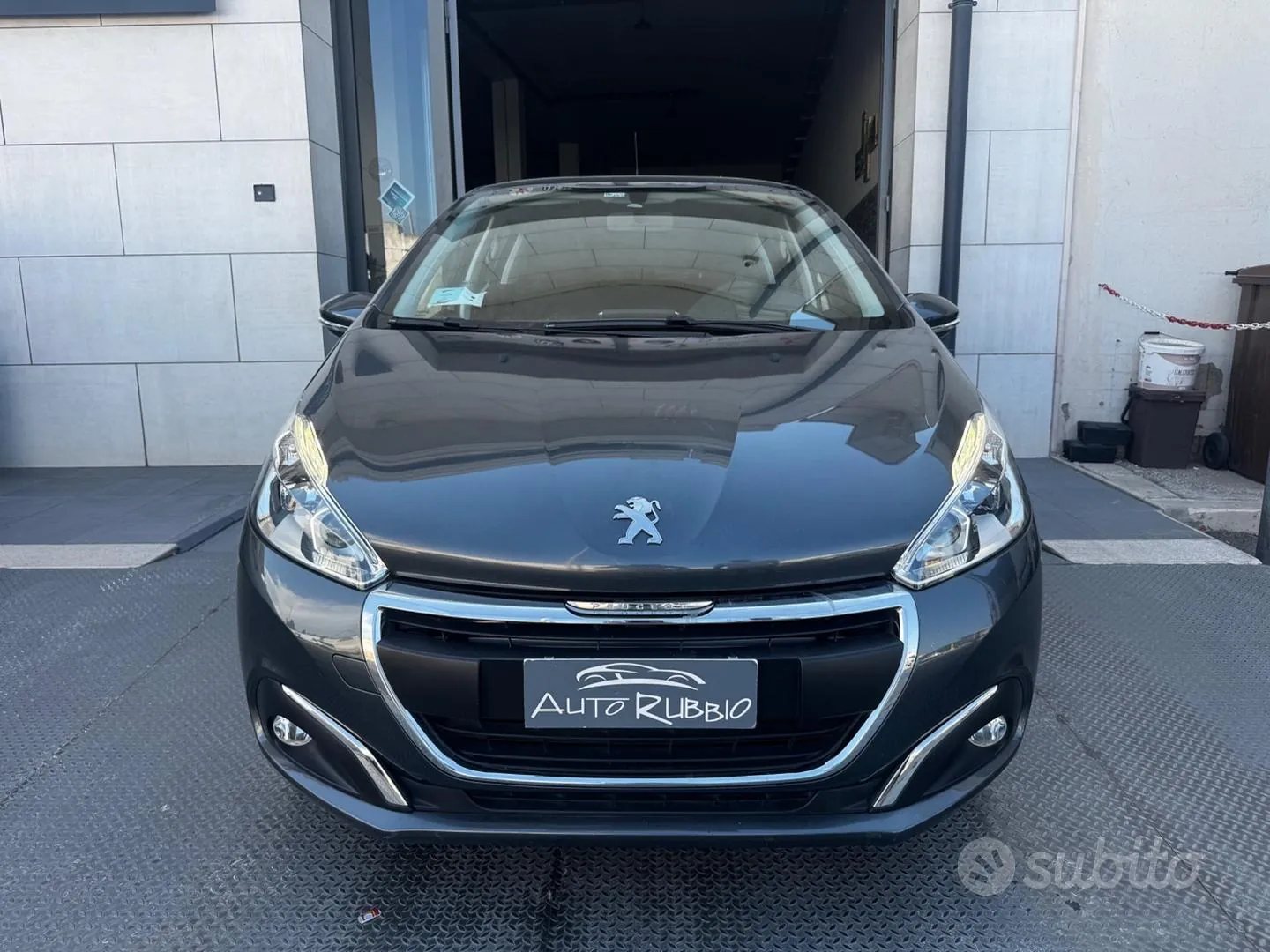Peugeot 208 2015 photo 2