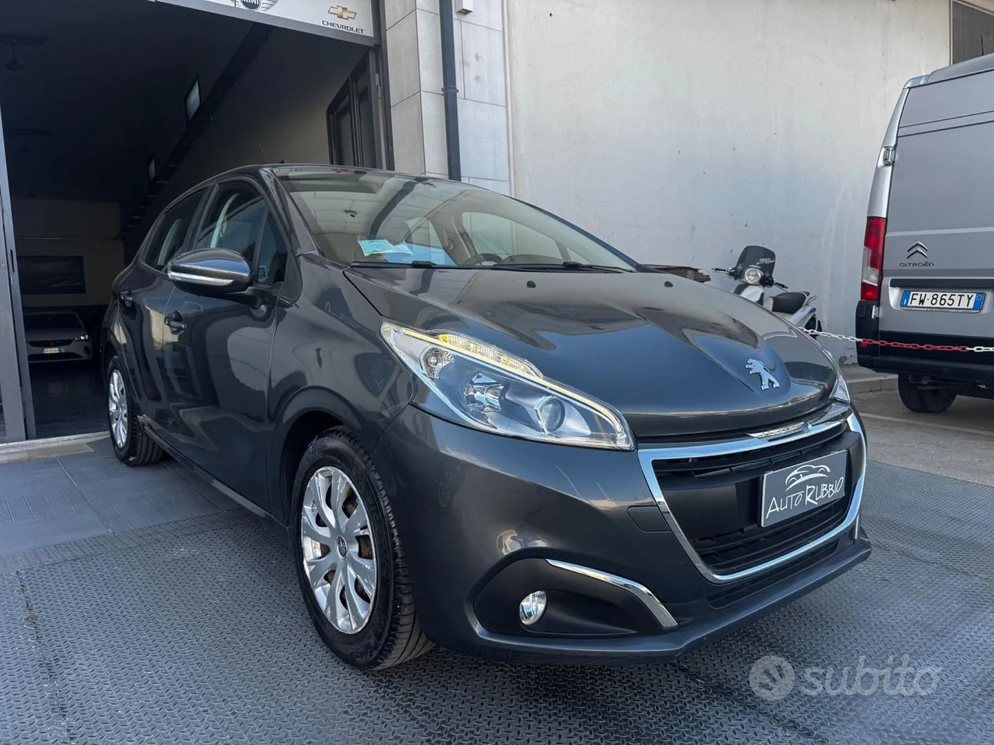 Peugeot 208 2015 photo 3