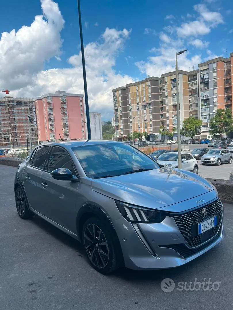 Peugeot 208 2022 photo 2