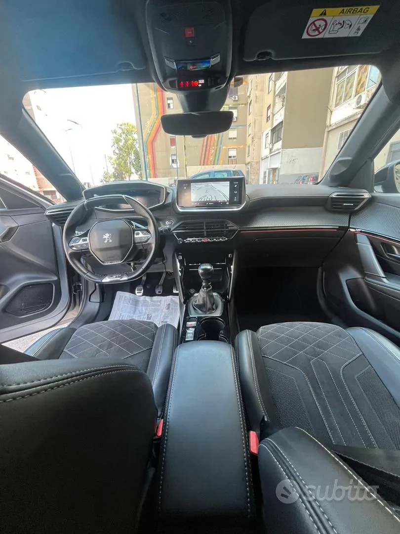 Peugeot 208 2022 photo 3