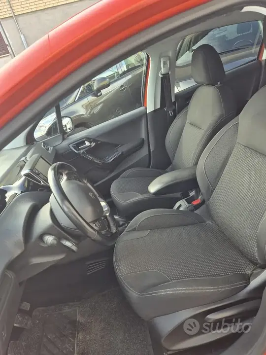 Peugeot 208 2017 photo 5