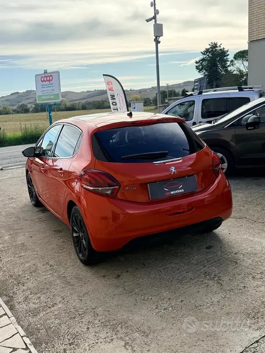 Peugeot 208 2017 photo 3