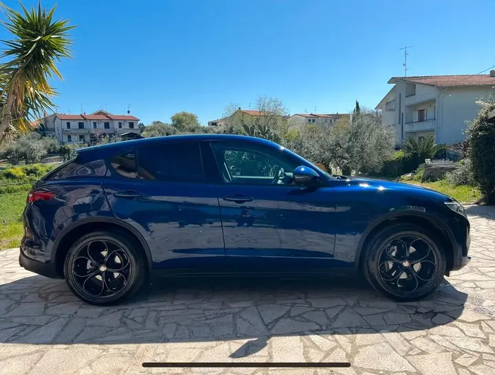 Alfa Romeo Stelvio 2018 photo 2