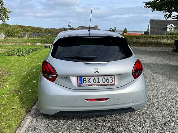 Peugeot 208 2017 photo 4