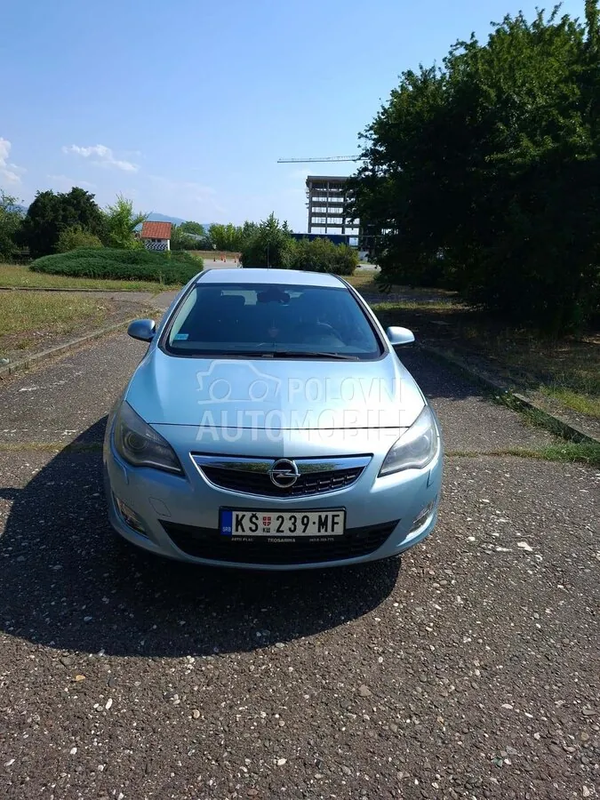 Opel Astra J