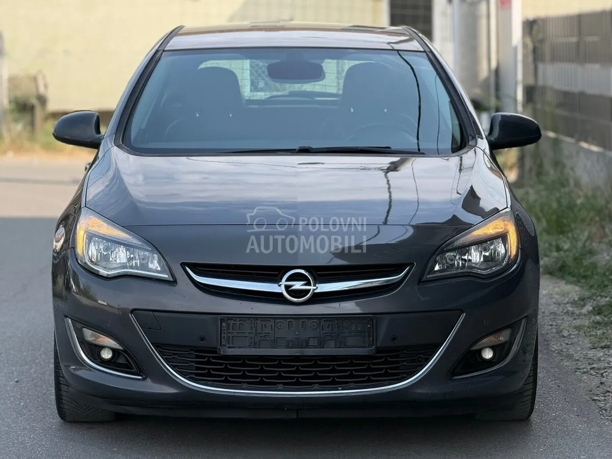 Opel Astra J 2014 photo 5