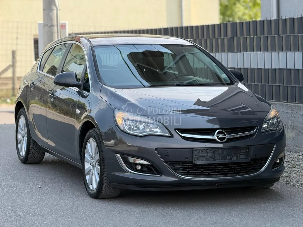 Opel Astra J 2014 photo 4