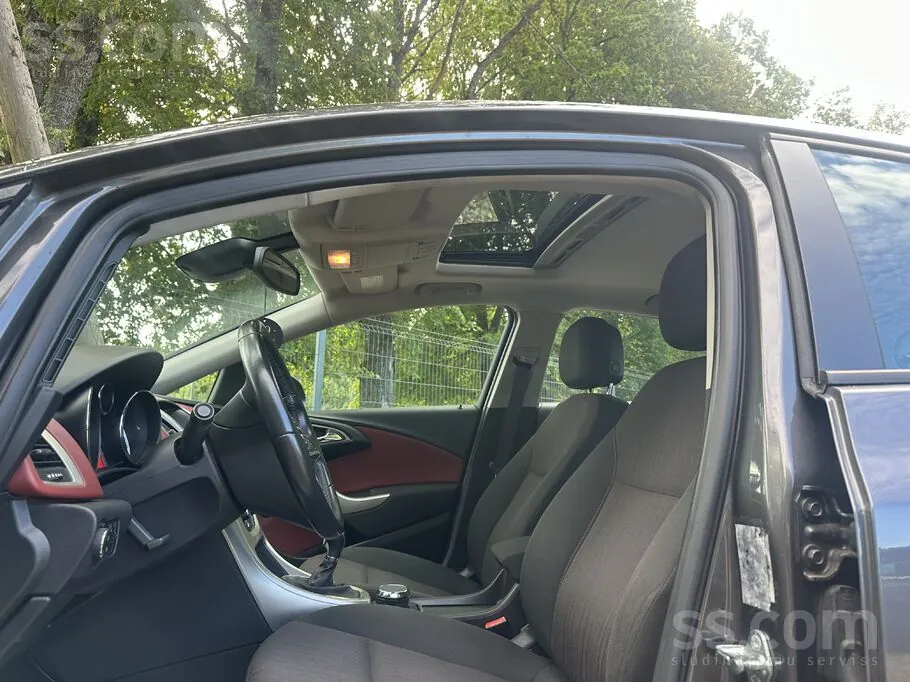 Opel Astra 2010 photo 4