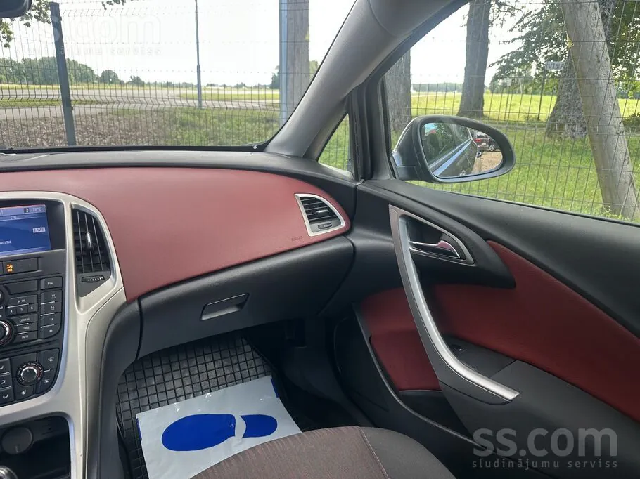 Opel Astra 2010 photo 3
