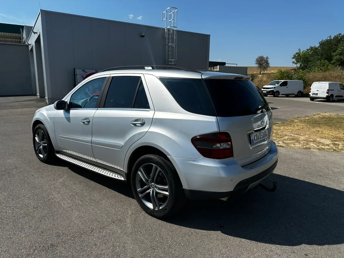 Mercedes-Benz M-Class 2006 photo 2